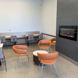 Dunkin' - Modern decor