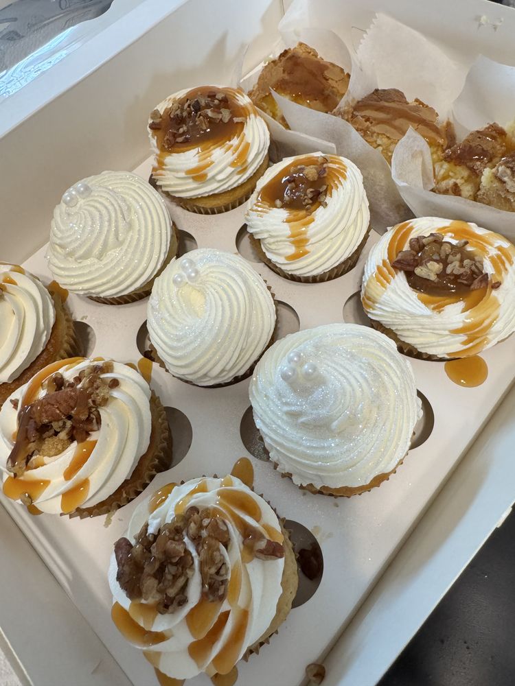 Cake Monkey Bakery Logo