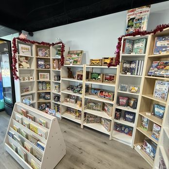 Neverland Fun - toys and books - Indoor Playcenter Near Me - Berkeley Heights, New Jersey
