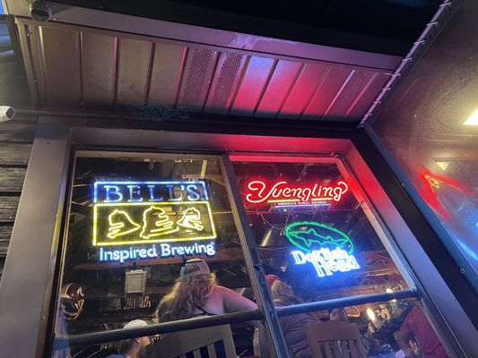 Davis' Pub by null