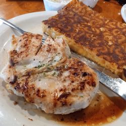 Verona Tavern - Garlic Chicken and Grilled Mac-n-Cheese.