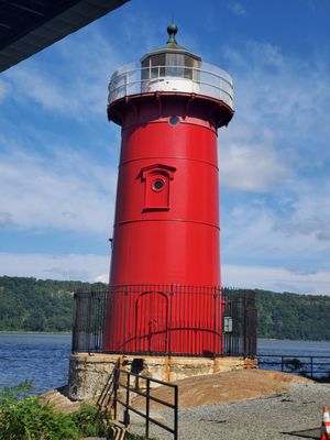 The Little Red Lighthouse by null