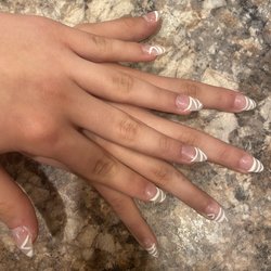 Q Nails and Spa - Full set with gel.