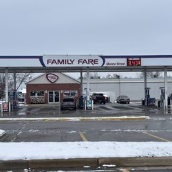 Family Fare Quick Stop - Outside