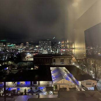 Jupiter NEXT - We stayed in room 602, this was the night time view!! - Hotels Near Me - Portland, Oregon