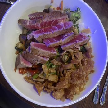 Robert's - Teriyaki Ahi Tuna Bowl.  It's pretty good. - American Near Me - Hamel, Minnesota