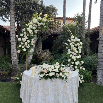 The Bloom Of Time - Sweetheart table florals - Florists Near Me - Lake Forest, California The Bloom Of Time - Sweetheart table florals - Florists Near Me - Lake Forest, California