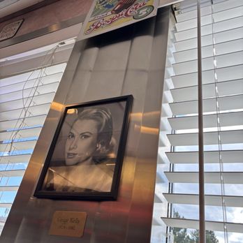 Rosie's Diner - American Near Me - Aurora, Colorado