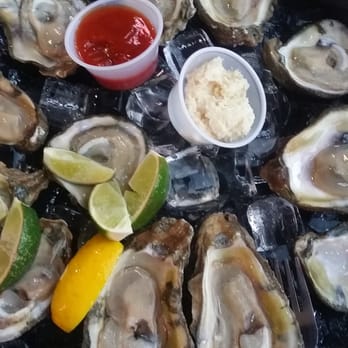 Deckhand Oyster Bar - Seafood Near Me - Austin, Texas