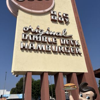 Bob’s Big Boy - Outside - American Near Me - Burbank, California