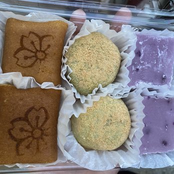 Fugetsu-Do - The Chofu on the left is my favorite - Candy Stores Near Me - Los Angeles, California Fugetsu-Do - The Chofu on the left is my favorite - Candy Stores Near Me - Los Angeles, California