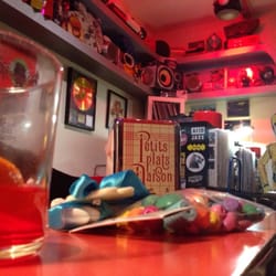 Vinile - Posto fantastico tutto in stile vintage. Ottimo lo spritz da vero intenditore.