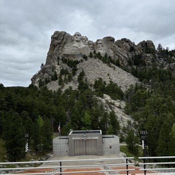 Mount Rushmore National Memorial - Landmarks & Historical Buildings Near Me - Keystone, South Dakota Mount Rushmore National Memorial - Landmarks & Historical Buildings Near Me - Keystone, South Dakota