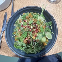 a supposedly fetaless fattoush