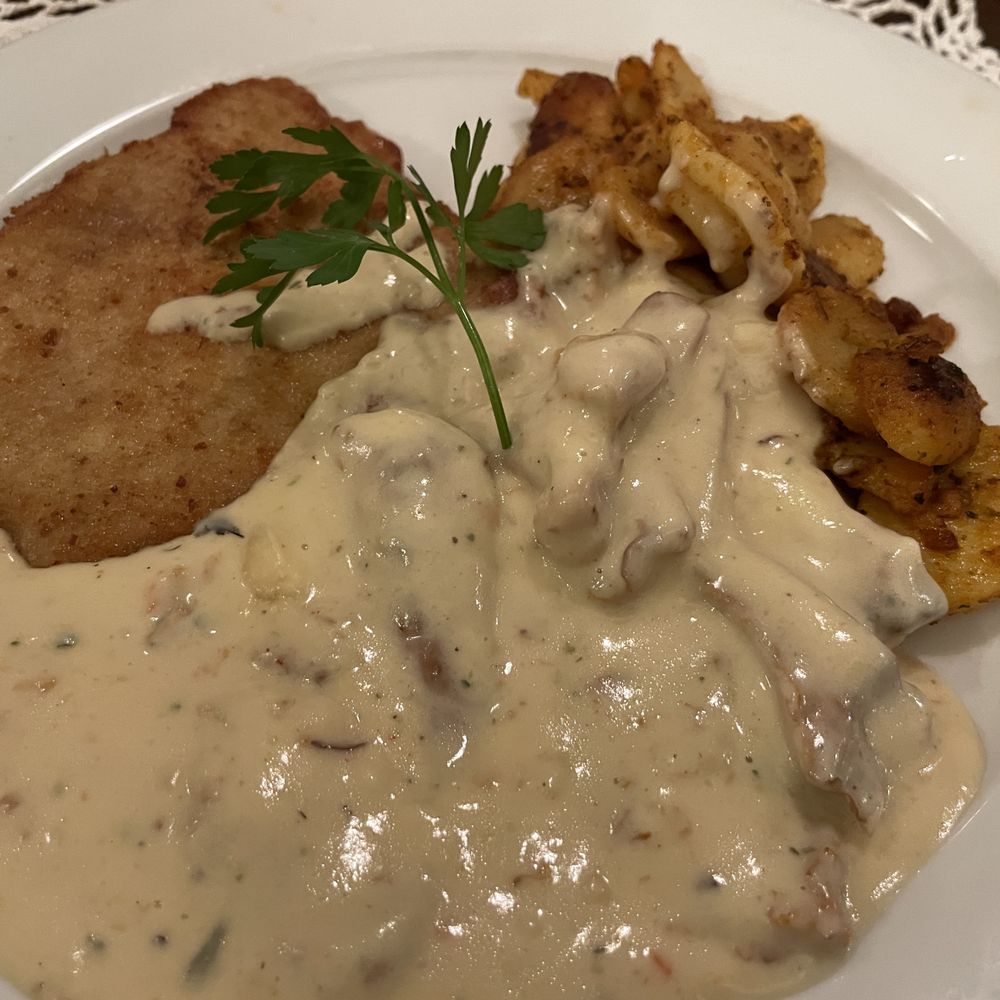 Wirtshaus Schwarzer Hahn - Schnitzel with Pfefferlinge - German Near Me - Fulda, HE Wirtshaus Schwarzer Hahn - Schnitzel with Pfefferlinge - German Near Me - Fulda, HE