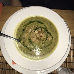 Restaurant Sojka a spol. - Polévka s medvědím česnekem.