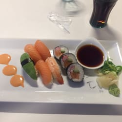Metropol Foodcourt - Sushi 8 bitar, gott!!
