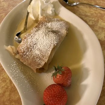 Restaurant Rätushof - Apple strudel - Swiss Food Near Me - Chur, GR