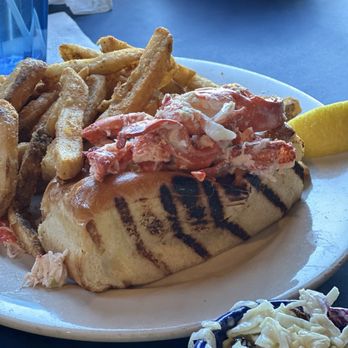 Boston Sail Loft - New England Lobster Roll - Bars Near Me - Boston, Massachusetts