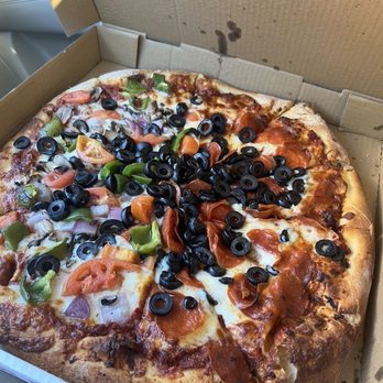 Roma II Pizzeria - Half Veggie, Half pepperoni and olives. Delicious. Yes, the crust tastes as good as it looks!! - Pizza Near Me - Sacramento, California Roma II Pizzeria - Half Veggie, Half pepperoni and olives. Delicious. Yes, the crust tastes as good as it looks!! - Pizza Near Me - Sacramento, California