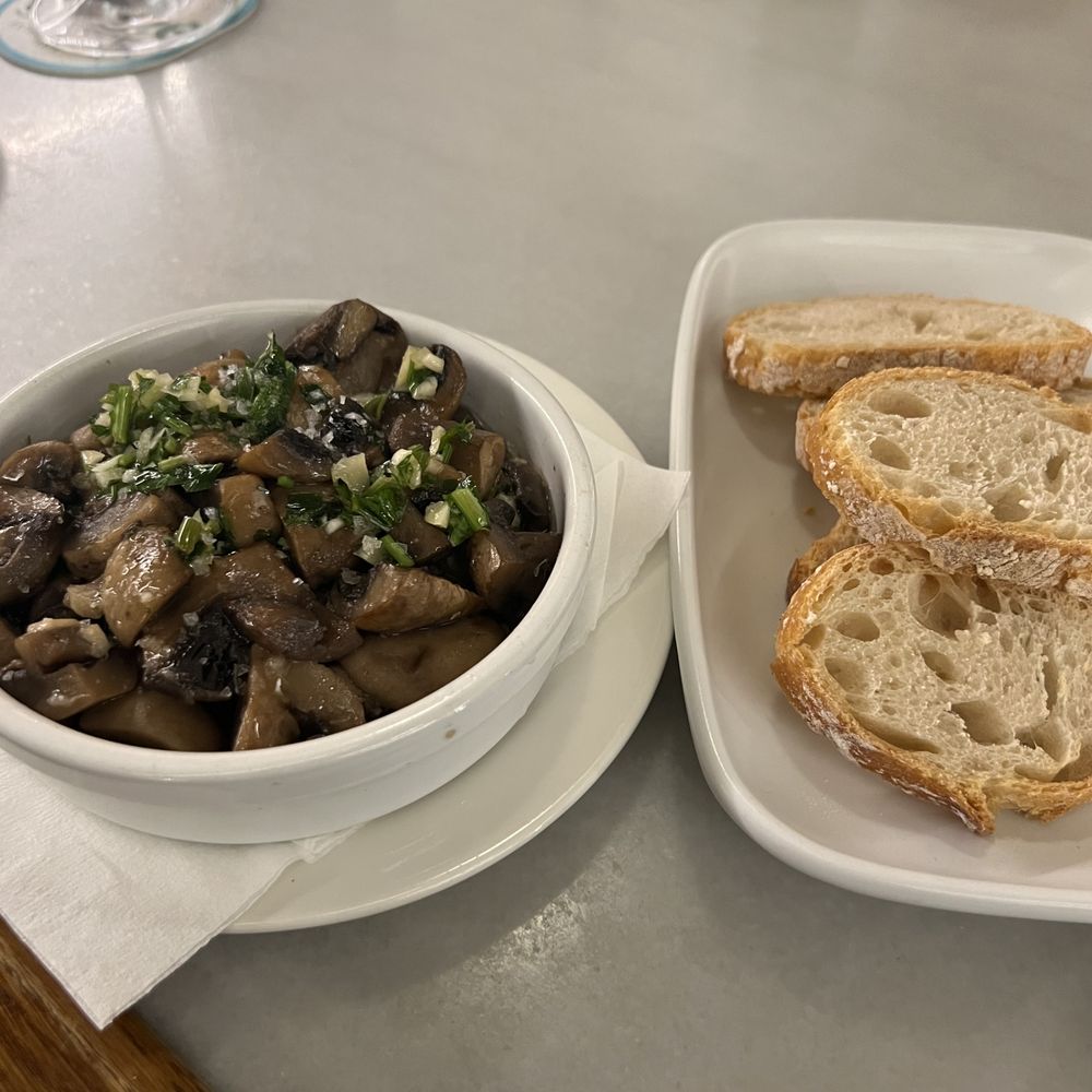 La Llibertária - Mushrooms with garlic - Spanish Near Me - Barcelona, B