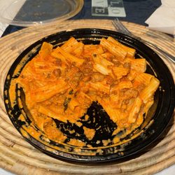 Calda Pizzeria & Restaurant - I just finished eating rigatoni bolognese and I'm sad... Sad because I'm full and I can't eat more!