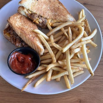 The Moonshiners On The Lake - Alex grilled Cheese - Bars Near Me - Montgomery, Texas