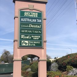 Granada Shopping Center - Signage of main tenants