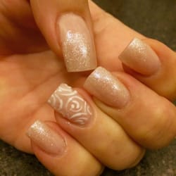 TR3NDZ Salon - By Alicia Hart Gel with nail art