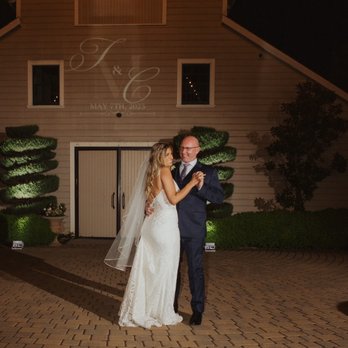 Scribner Bend Vineyards - Beautiful picture with the barn - Venues & Event Spaces Near Me - Sacramento, California