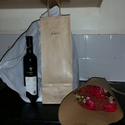 Cave - Flowers and wine