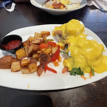 Toasted - Smoked Salmon Benedict - Breakfast & Brunch Near Me - Bakersfield, California Toasted - Smoked Salmon Benedict - Breakfast & Brunch Near Me - Bakersfield, California