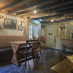 Dirty Bottles - Cozy pub, since 1725!