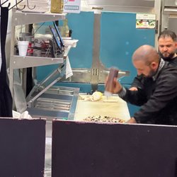 Ace New York Giant Pizza Bar & Lounge - Pizza being made by the master