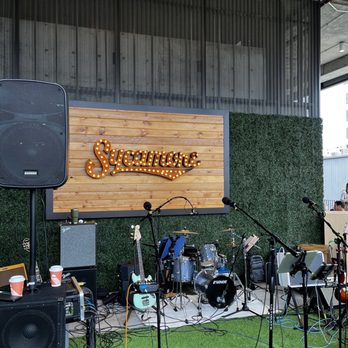 Sycamore Brewing - Stage area - Breweries Near Me - Charlotte, North Carolina Sycamore Brewing - Stage area - Breweries Near Me - Charlotte, North Carolina