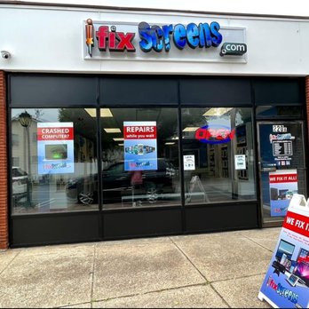 iFixScreens Lynbrook - Store Exterior - Mobile Phone Repair Near Me - Lynbrook, New York
