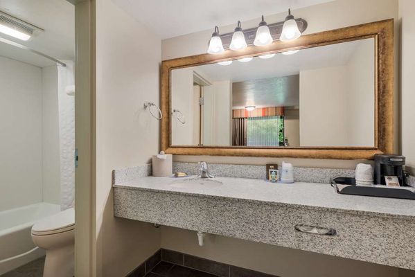 Town & Country Inn by null