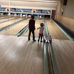 Meadowbrook Lanes - E giving the other E some pointers
