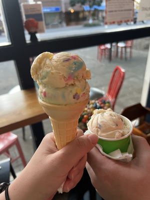 Scoop Du Jour Ice Creamery by null