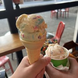 Scoop Du Jour Ice Creamery - Single scoops