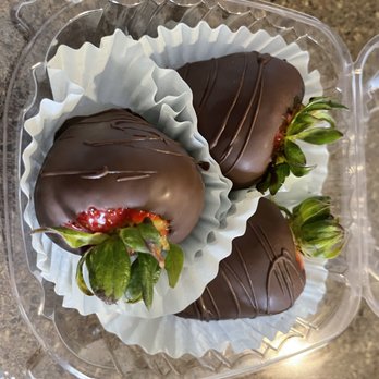 Essential Dipped Delights - chocolate covered strawberries - Chocolatiers & Shops Near Me - Akron, Ohio Essential Dipped Delights - chocolate covered strawberries - Chocolatiers & Shops Near Me - Akron, Ohio