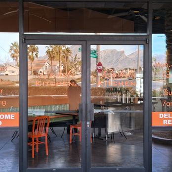 Rachel's Kitchen - A view from the patio looking in - Breakfast & Brunch Near Me - Las Vegas, Nevada Rachel's Kitchen - A view from the patio looking in - Breakfast & Brunch Near Me - Las Vegas, Nevada