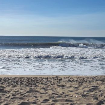 Half Moon Bay State Beach - Waves in the picture are larger than they appear. - Beaches Near Me - Half Moon Bay, California Half Moon Bay State Beach - Waves in the picture are larger than they appear. - Beaches Near Me - Half Moon Bay, California