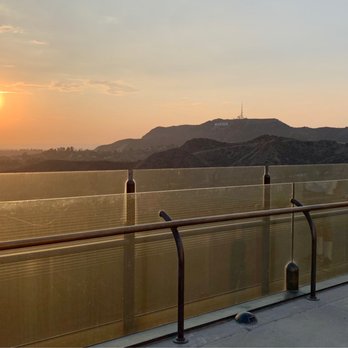 Griffith Observatory - Wonderful sunset with the Hollywood Sign in the distance. - Observatories Near Me - Los Angeles, California Griffith Observatory - Wonderful sunset with the Hollywood Sign in the distance. - Observatories Near Me - Los Angeles, California