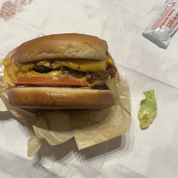 In-N-Out Burger - Amount of lettuce in burger - Burgers Near Me - Alameda, California In-N-Out Burger - Amount of lettuce in burger - Burgers Near Me - Alameda, California