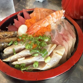 Musashi’s - Chirashi Bowl - Sushi Bars Near Me - Corona, California