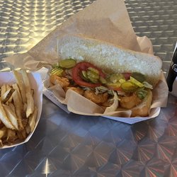 Watergrill - Shrimp poboy, fries
