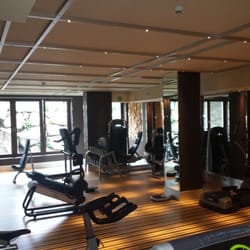 Rosapetra Spa - Nice gym with machine and free weights.