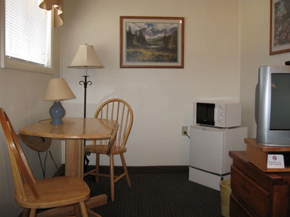 THE LODGES OF OAK CREEK Updated September 2024 19 Photos 408