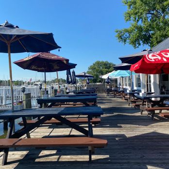 Skippers Pier - Seating area - Seafood Near Me - Deale, Maryland Skippers Pier - Seating area - Seafood Near Me - Deale, Maryland